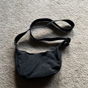 Mini black cresent baggu